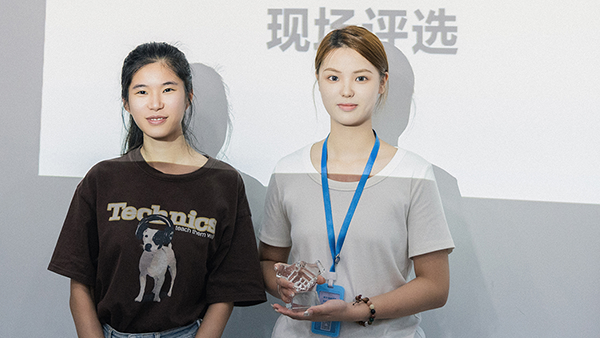 莉瓊得獎(jiǎng).png 莉瓊得獎(jiǎng).png